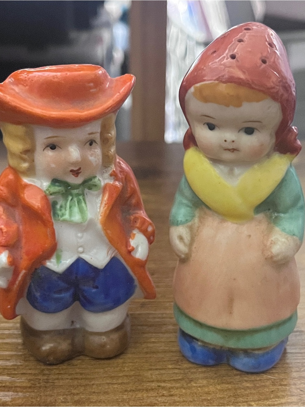 Vintage 1950s Salt /Pepper shakers Colonial People (see description) 768